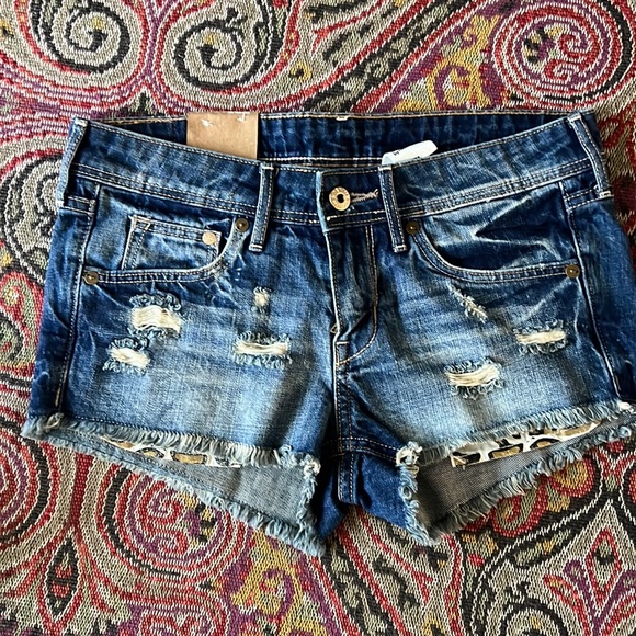 & Denim Pants - &Denim NWT distressed jean shorts size 4